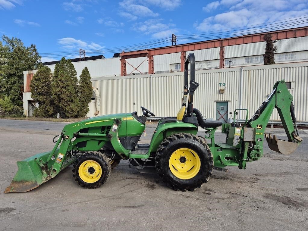 2020 John Deere 3032E Compact Tractor